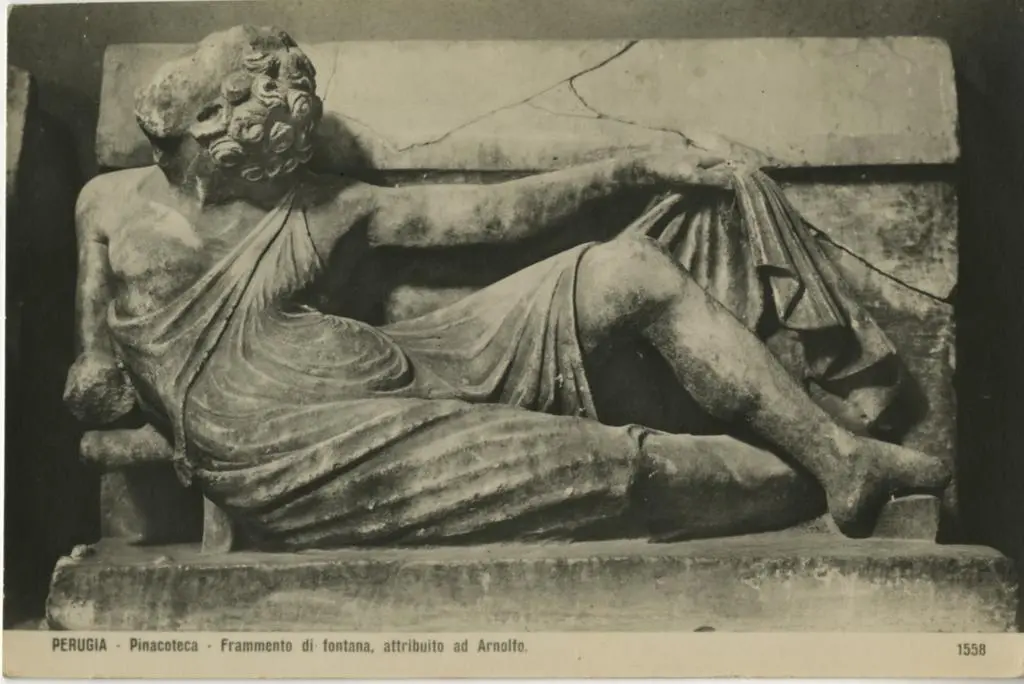 Tilli , Perugia - Pinacoteca - Frammento di fontana, attribuito ad Arnolfo