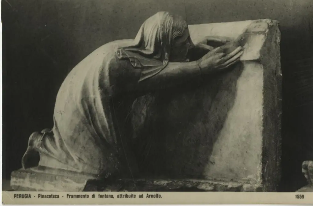 Tilli , Perugia - Pinacoteca - Frammento di fontana, attribuito ad Arnolfo