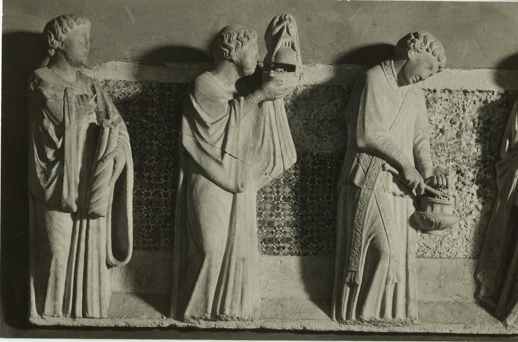 Moscioni, Romualdo ; Archivio fotografico dei Musei Vaticani , Arnolfo di Cambio - sec. XIII - Monumento funebre di Riccardo Annibaldi, particolare con chierici