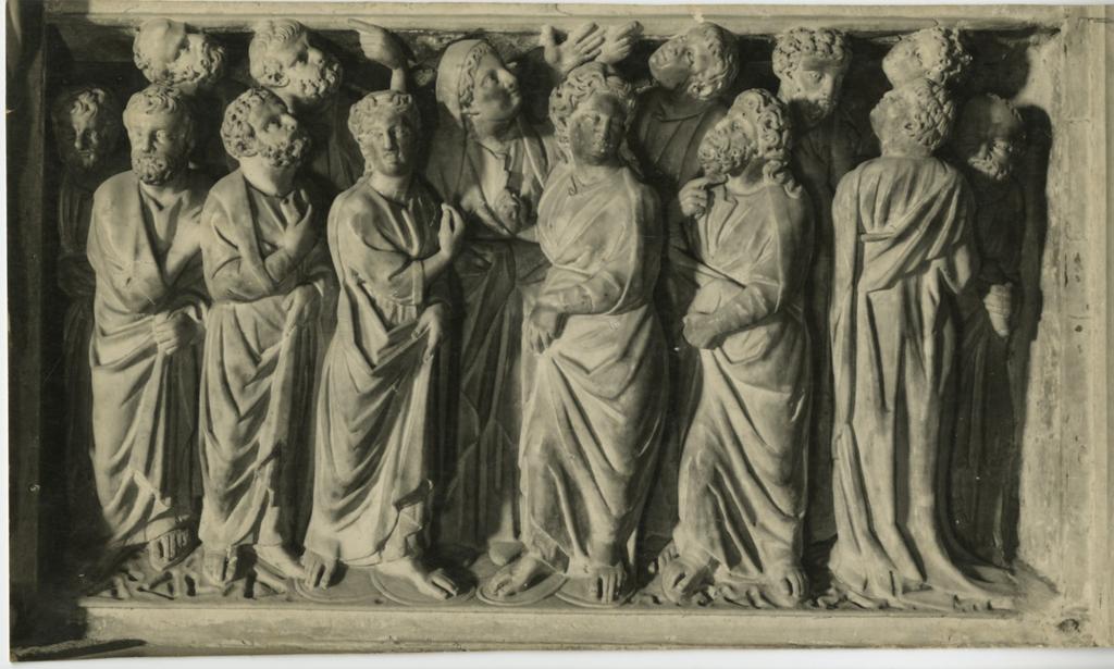 Anonimo , Guglielmo - sec. XIII - Stupore della Madonna e degli Apostoli. Formella del pulpito di S. Giovanni Fuorcivitas a Pistoia , fronte