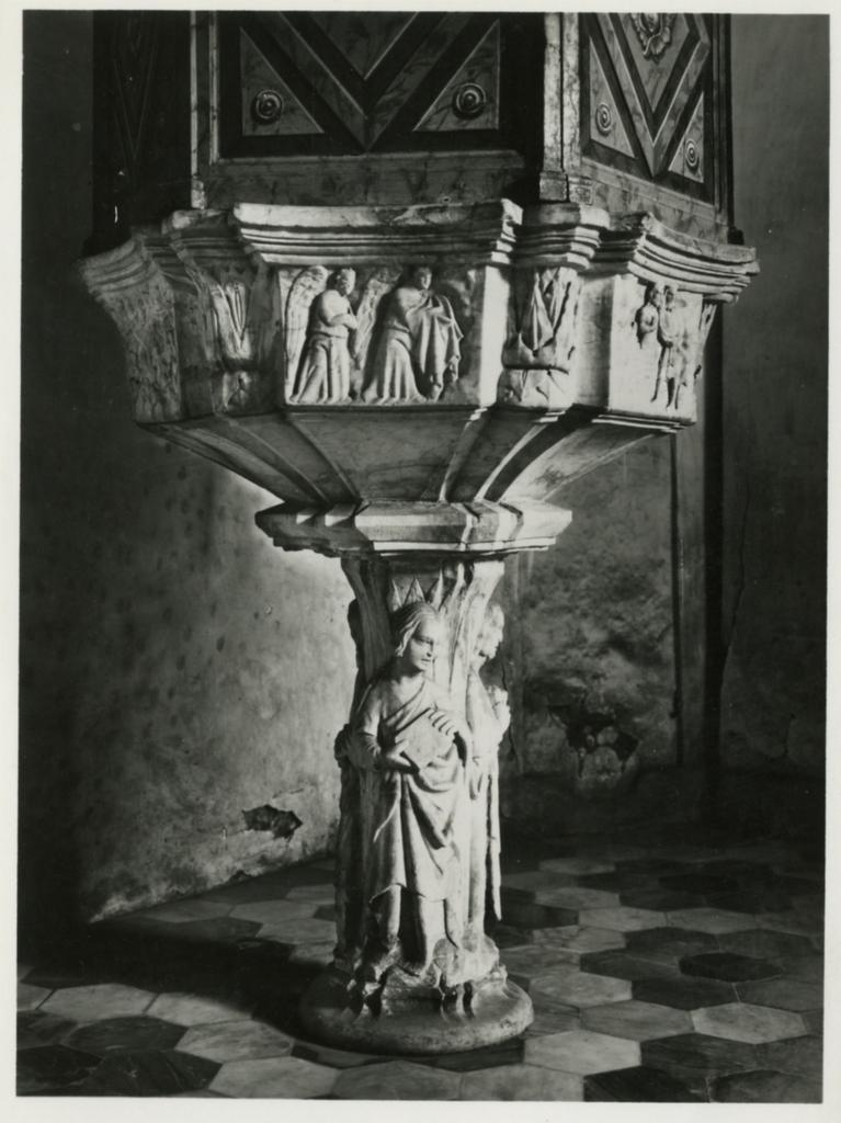 Alinari, Fratelli , Montepulciano - Duomo. Fonte battesimale (Tino di Camaino)