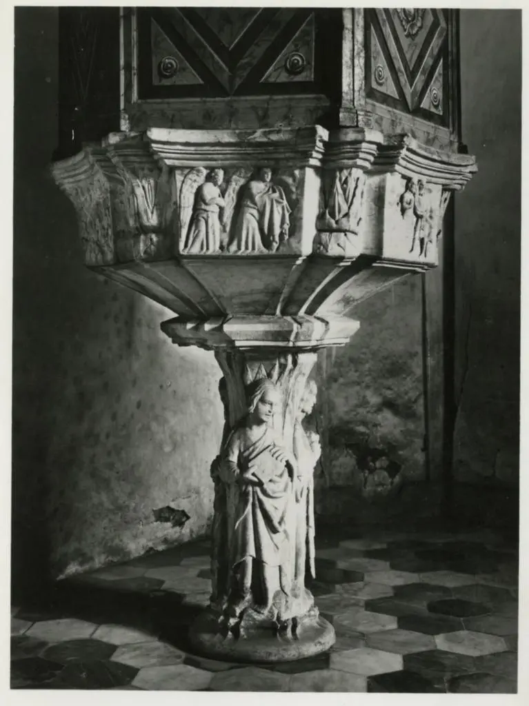 Alinari, Fratelli , Montepulciano - Duomo. Fonte battesimale (Tino di Camaino)