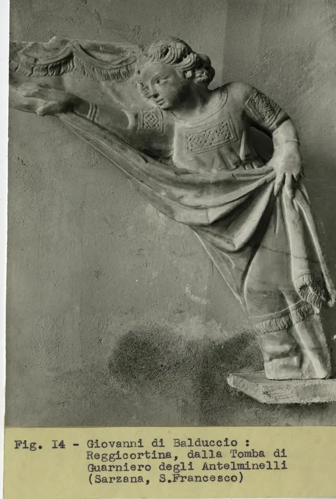 Anonimo , Giovanni di Balduccio: Reggicortina, dalla tomba di Guarniero degli Antelminelli (Sarzana, S. Francesco)