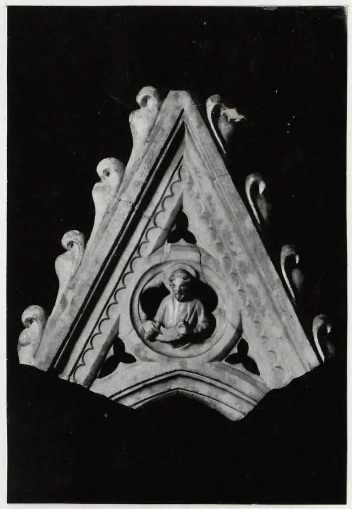 Anonimo , Goro di Gregorio, Cuspide marmorea. Botticelli Antichit&agrave;, Firenze