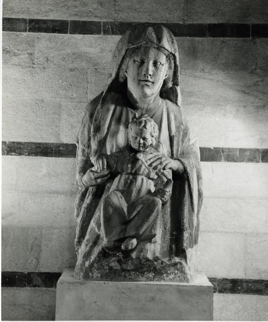 Anonimo , Pisano Giovanni - sec. XIII - Madonna con Bambino