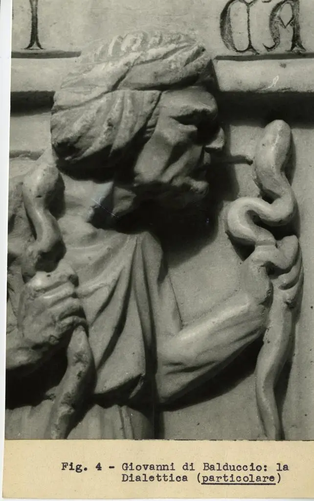 Fototeca della Soprintendenza per i beni architettonici e paesaggistici, storici, artistici ed etnoantropologici per le province di Pisa e Livorno , Fig. 4 - Giovanni di Balduccio: La Dialettica (particolare)