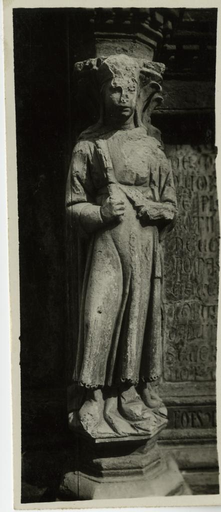 Anonimo , Pisano Giovanni - sec. XIII - Vittoria. Particolare del bacino superiore della Fontana Maggiore di Perugia