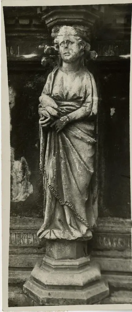 Anonimo , Pisano Giovanni; Pisano Nicola - sec. XIII - Domina Laci. Particolare del bacino superiore della Fontana Maggiore di Perugia