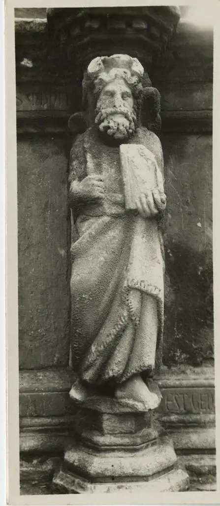 Anonimo , Pisano Giovanni; Pisano Nicola - sec. XIII - Mos&egrave;. Particolare del bacino superiore della Fontana Maggiore di Perugia