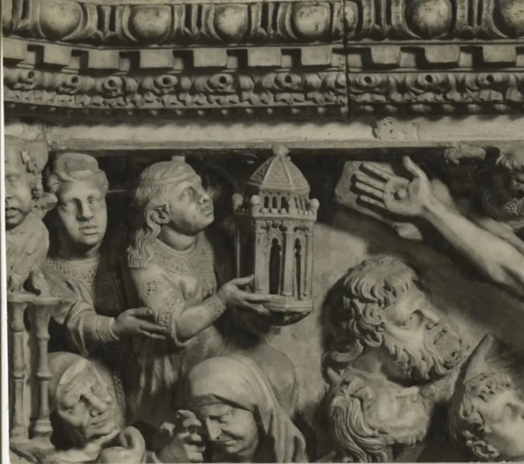 Anonimo , Pisano Nicola; Arnolfo di Cambio; Pisano Giovanni - sec. XIII - Crocifissione di Cristo. Particolare con l'Allegoria dell'Ecclesia