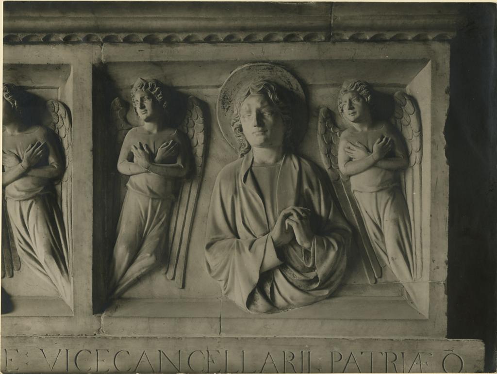 Pisano Nino , Tomba dell'arcivescovo Francesco Moricotti