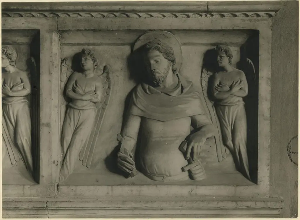 Anonimo , Pisano Nino - sec. XIV - Figura di santo e angeli. Particolare della Tomba dell'arcivescovo Francesco Moricotti