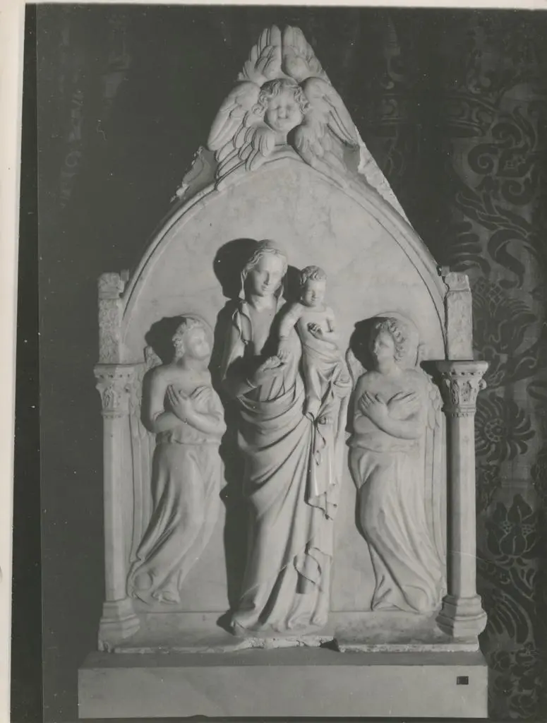 Universit&agrave; di Pisa. Dipartimento di Storia delle Arti , Pisano Nino - sec. XIV - Angeli adoranti la Madonna con Bambino