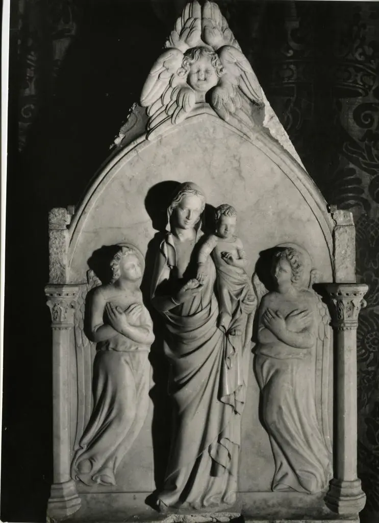 Universit&agrave; di Pisa. Dipartimento di Storia delle Arti , Pisano Nino - sec. XIV - Angeli adoranti la Madonna con Bambino