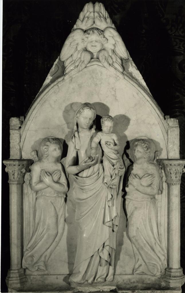 Anonimo , Pisano Nino - sec. XIV - Angeli adoranti la Madonna con Bambino