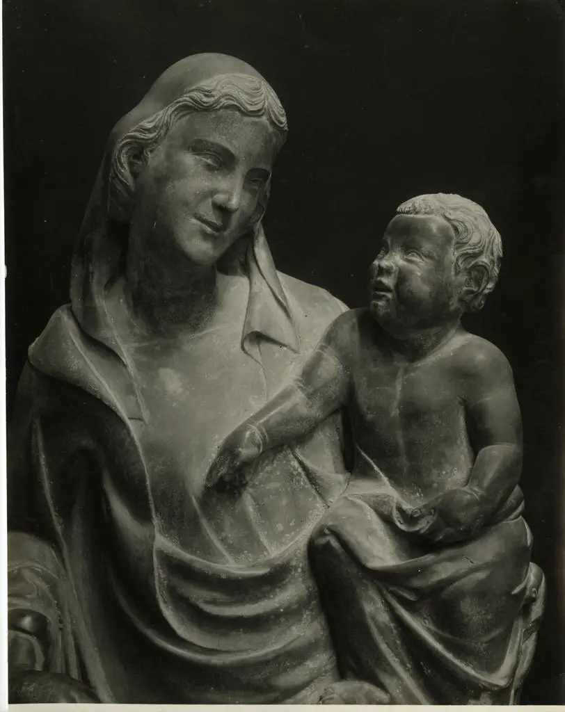B&ouml;hm, Osvaldo , Pisano Nino - sec. XIV - Madonna con Bambino, particolare del monumento funebre del Doge Marco Cornaro