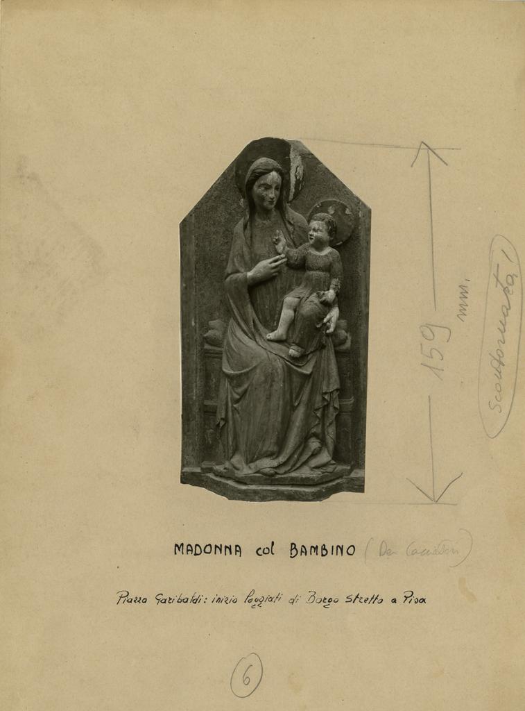 Anonimo , Madonna col Bambino (Dei Cacciatori), Piazza Garibaldi: inizio loggiati di Borgo Stretto a Pisa