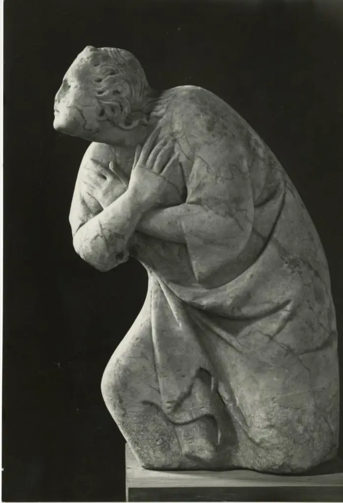 Gabinetto Fotografico della Soprintendenza Speciale per il Patrimonio Storico, Artistico ed Etnoantropologico e per il Polo Museale della citt&agrave; di Firenze , Tino di Camaino - sec. XIV - Angelo adorante