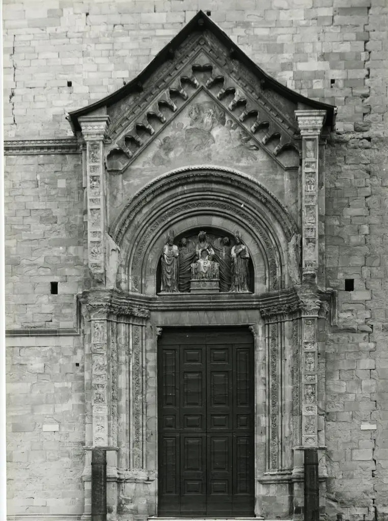 Università di Pisa. Dipartimento di Storia delle Arti , Arezzo. Duomo. Portale