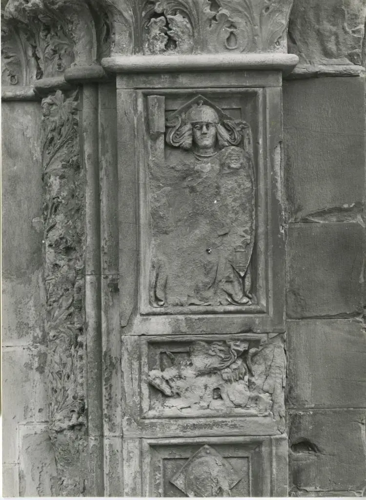 Universit&agrave; di Pisa. Dipartimento di Storia delle Arti , Arezzo. Duomo. Portale (dettaglio)