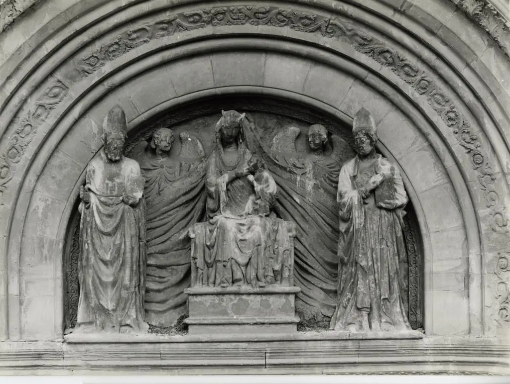 Universit&agrave; di Pisa. Dipartimento di Storia delle Arti , Arezzo. Duomo. Portale, lunetta