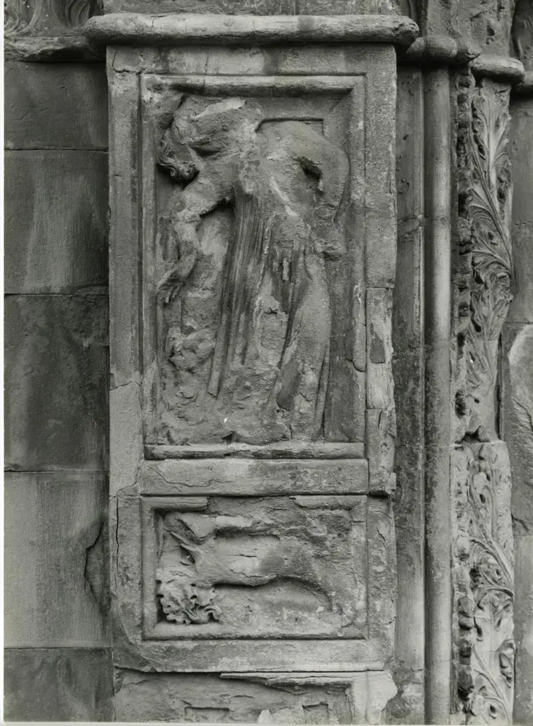 Universit&agrave; di Pisa. Dipartimento di Storia delle Arti , Arezzo. Duomo. Portale (dettaglio)