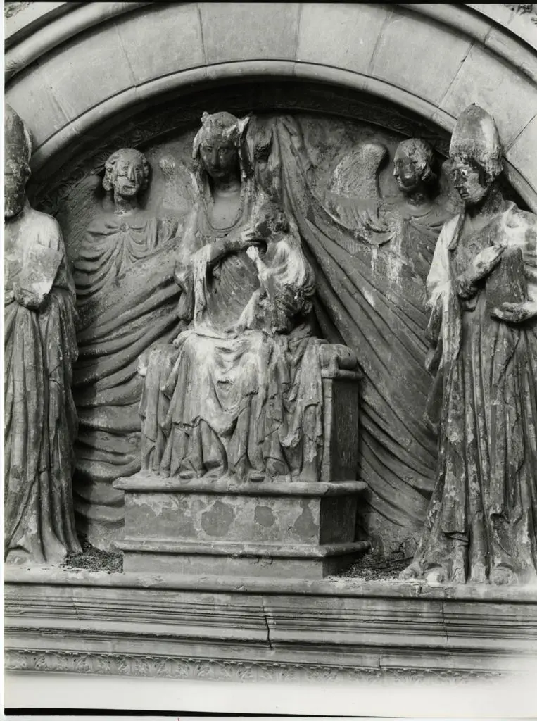 Universit&agrave; di Pisa. Dipartimento di Storia delle Arti , Arezzo. Duomo. Portale (dettaglio)