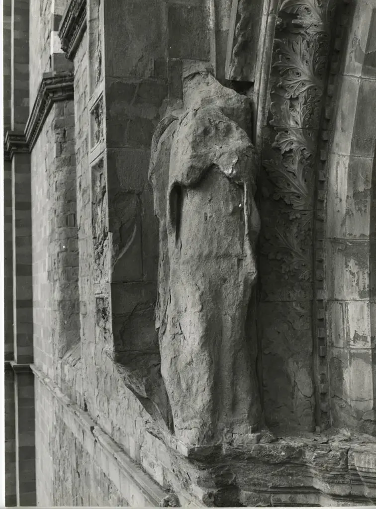 Universit&agrave; di Pisa. Dipartimento di Storia delle Arti , Arezzo. Duomo. Portale (dettaglio)