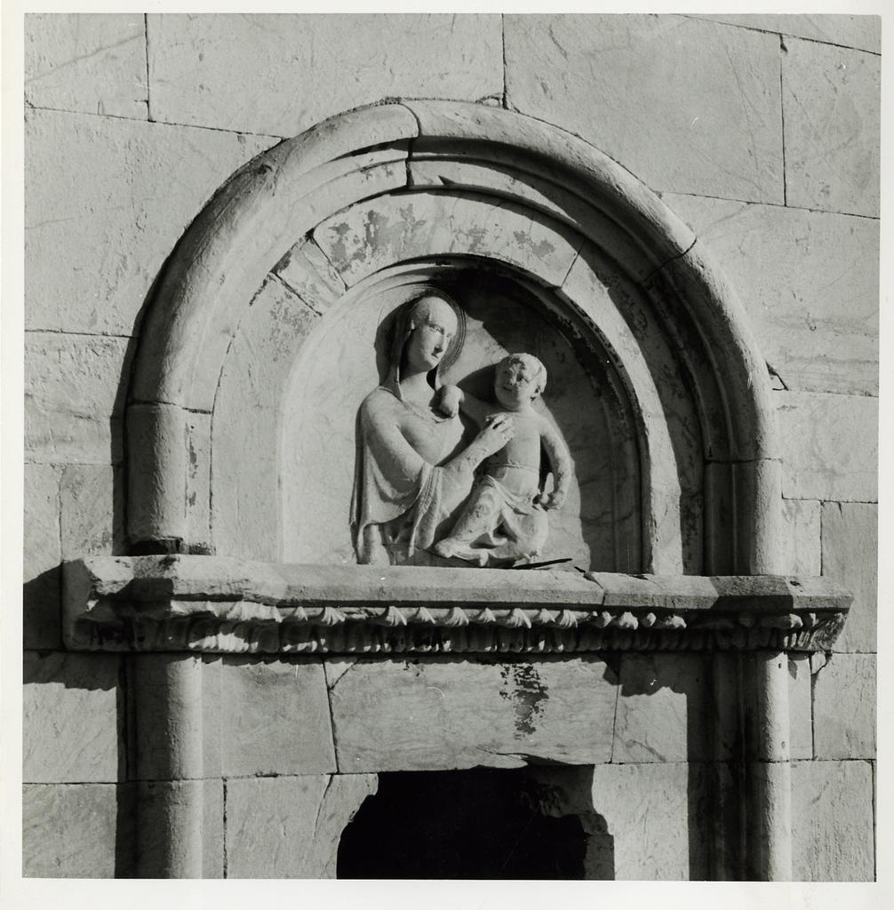 Anonimo senese sec. XIV , Madonna con Bambino