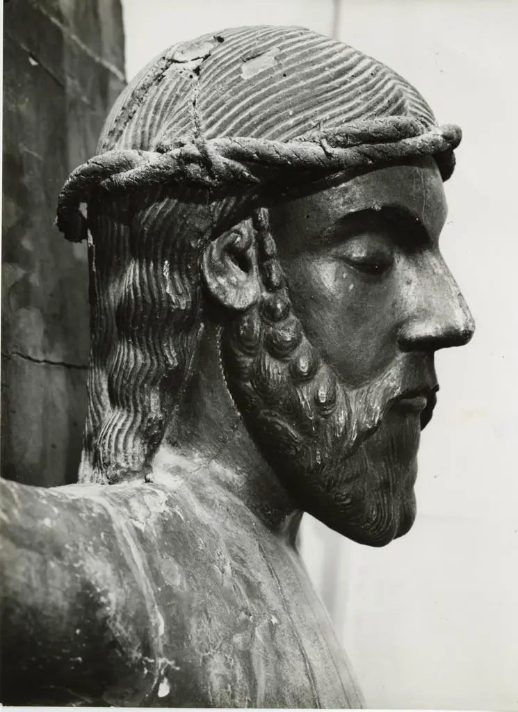 Gabinetto Fotografico della Soprintendenza Speciale per il Patrimonio Storico, Artistico ed Etnoantropologico e per il Polo Museale della citt&agrave; di Firenze , Anonimo emiliano sec. XIII - Cristo crocifisso. Particolare del volto.