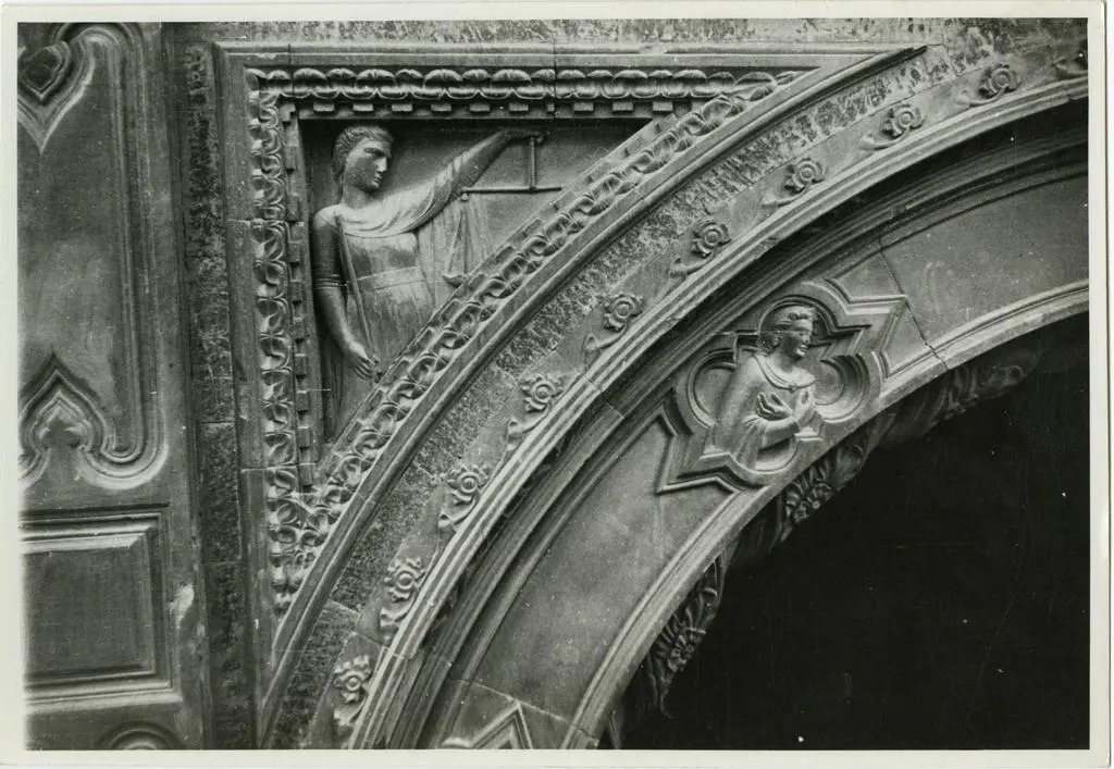 Gabinetto Fotografico della Soprintendenza Speciale per il Patrimonio Storico, Artistico ed Etnoantropologico e per il Polo Museale della città di Firenze , Arnoldi Alberto - sec. XIV - Allegoria della Giustizia e Angelo adorante