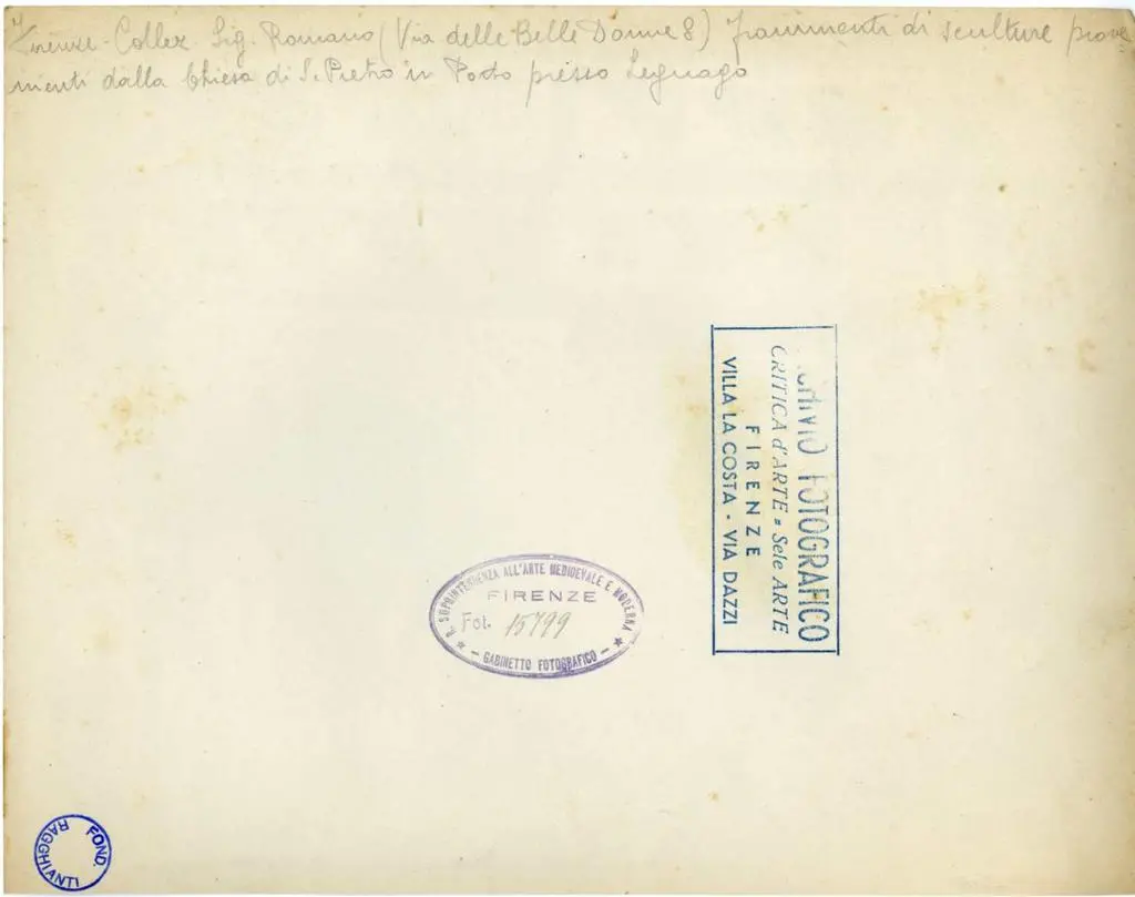 Gabinetto Fotografico della Soprintendenza Speciale per il Patrimonio Storico, Artistico ed Etnoantropologico e per il Polo Museale della citt&agrave; di Firenze , Firenze Collez. Sig. Romano (Via delle Belle Donne 8), frammenti di sculture provenienti dalla Chiesa di S. Pietro in Porto presso Legnago