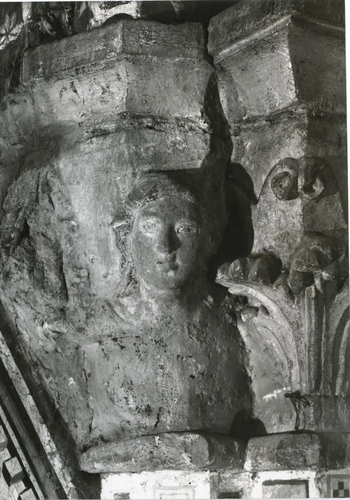 Gabinetto Fotografico della Soprintendenza Speciale per il Patrimonio Storico, Artistico ed Etnoantropologico e per il Polo Museale della citt&agrave; di Firenze , Firenze S. Maria Novella - capitello della Cappella Strozzi