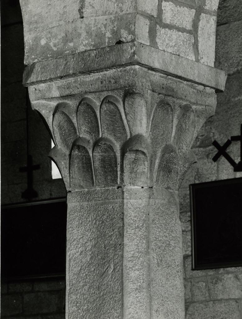 Università di Pisa. Dipartimento di Storia delle Arti , Lucca (dintorni) - Chiesa di S. Andrea di Gattaiola: capitello del pilastro vecchio