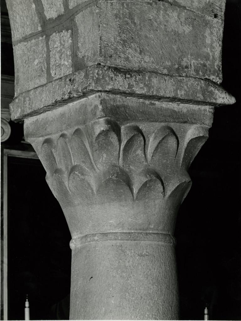 Università di Pisa. Dipartimento di Storia delle Arti , Lucca (dintorni) - Chiesa di S. Andrea di Gattaiola: terzo capitello a destra