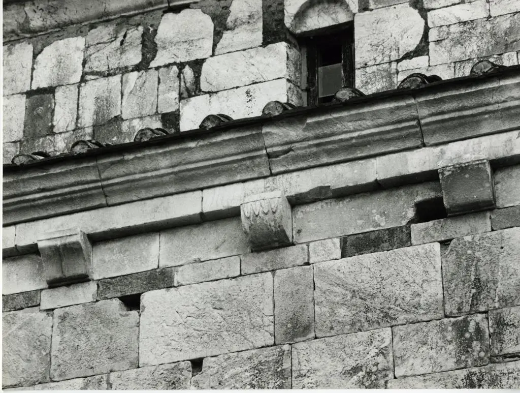 Università di Pisa. Dipartimento di Storia delle Arti , Lucca (dintorni). Pieve Vecchia di S. Maria del Giudice: mensole fianco nord