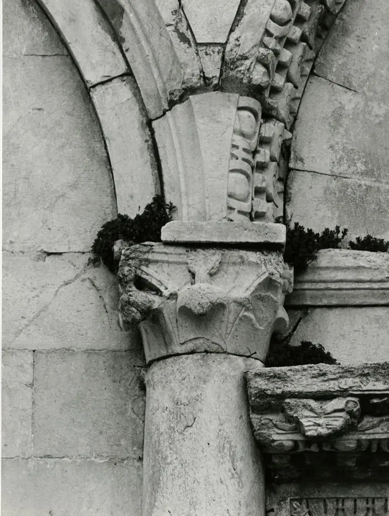 Universit&agrave; di Pisa. Dipartimento di Storia delle Arti , Lucca (dintorni). Pieve Nuova di S. Maria del Giudice: part. facciata