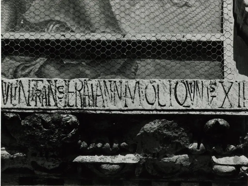 Universit&agrave; di Pisa. Dipartimento di Storia delle Arti , Lucca (dintorni). Pieve Nuova di S. Maria del Giudice: iscrizione in facciata: particolare