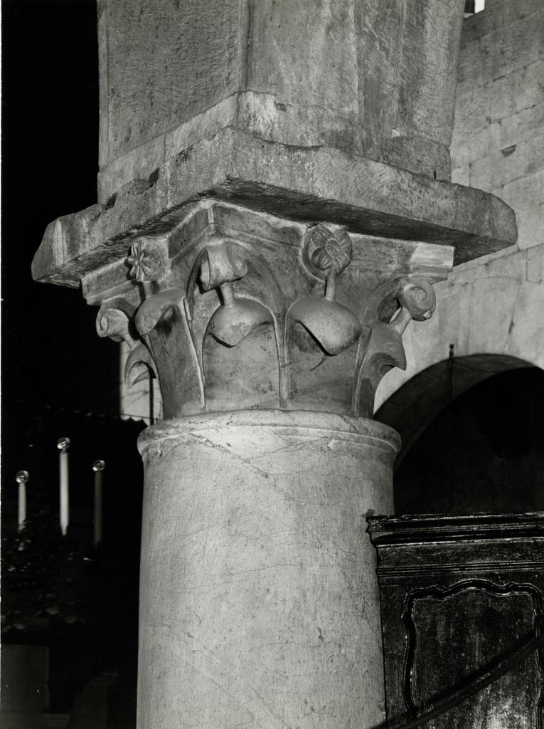 Università di Pisa. Dipartimento di Storia delle Arti , Lucca (dintorni). Pieve Nuova di S. Maria del Giudice: capitello