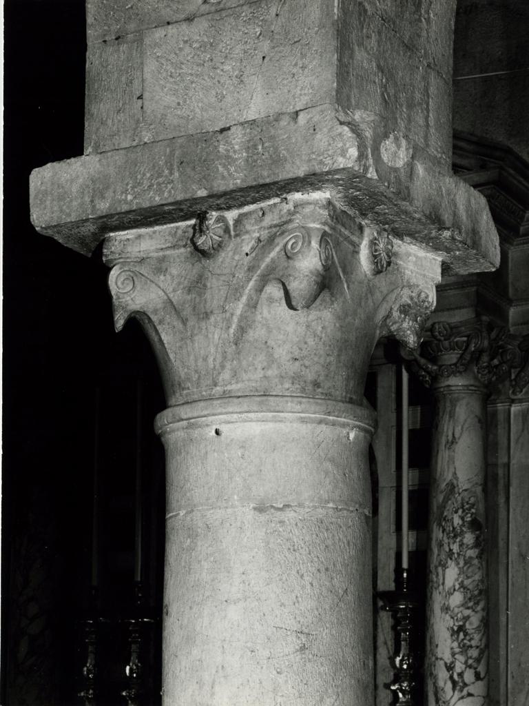 Università di Pisa. Dipartimento di Storia delle Arti , Lucca (dintorni). Pieve Nuova di S. Maria del Giudice: capitello
