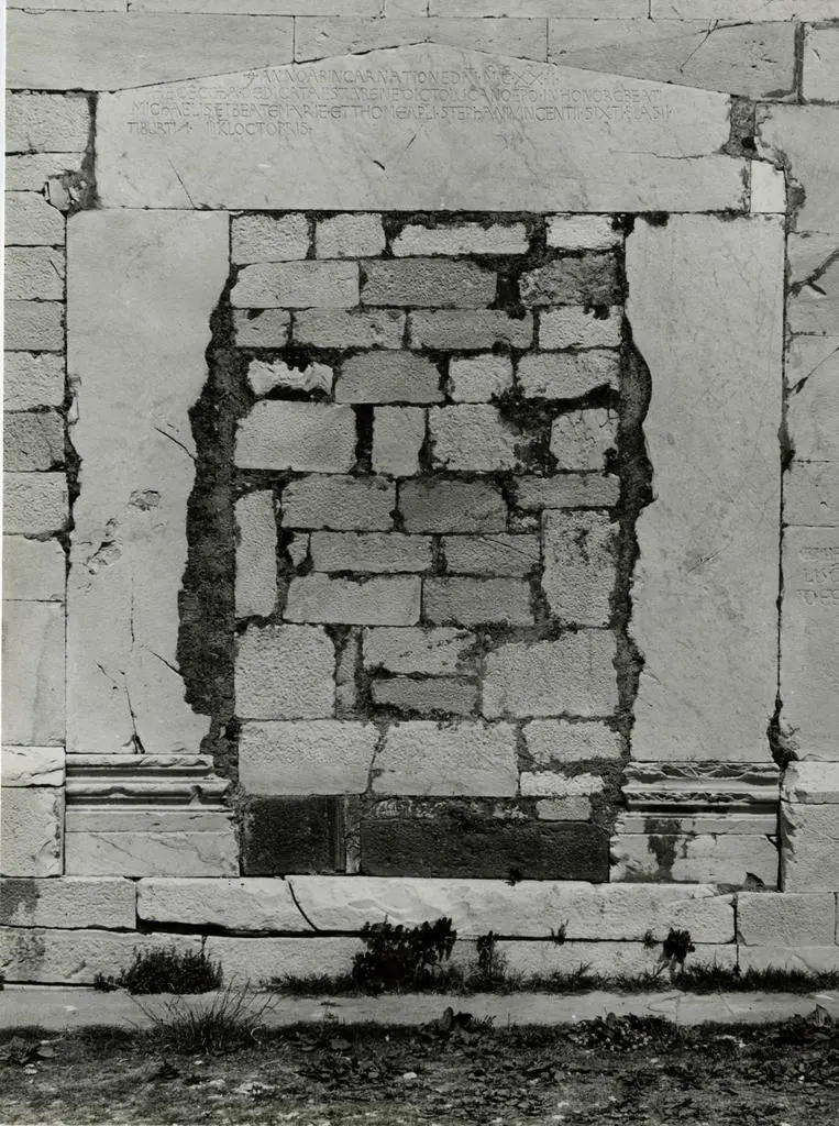 Universit&agrave; di Pisa. Dipartimento di Storia delle Arti , Lucca (dintorni). Chiesa di S. Michele in Escheto. Portale fianco sud