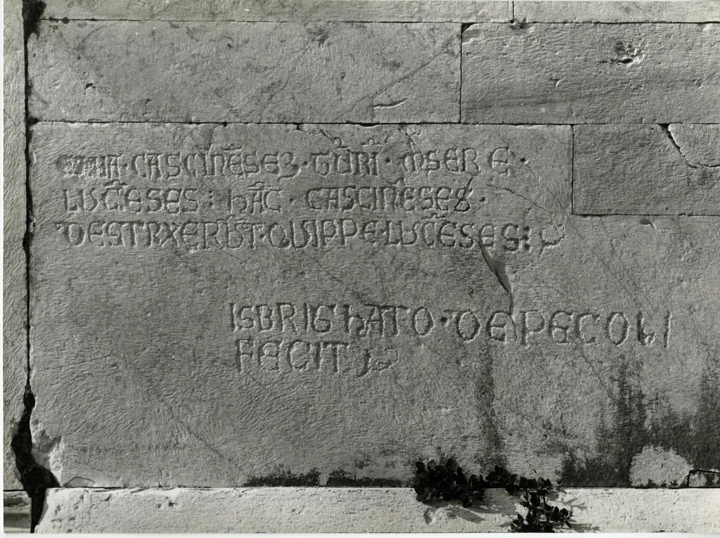 Università di Pisa. Dipartimento di Storia delle Arti , Lucca (dintorni). Chiesa di S. Michele in Escheto. Incisione nel fianco sud