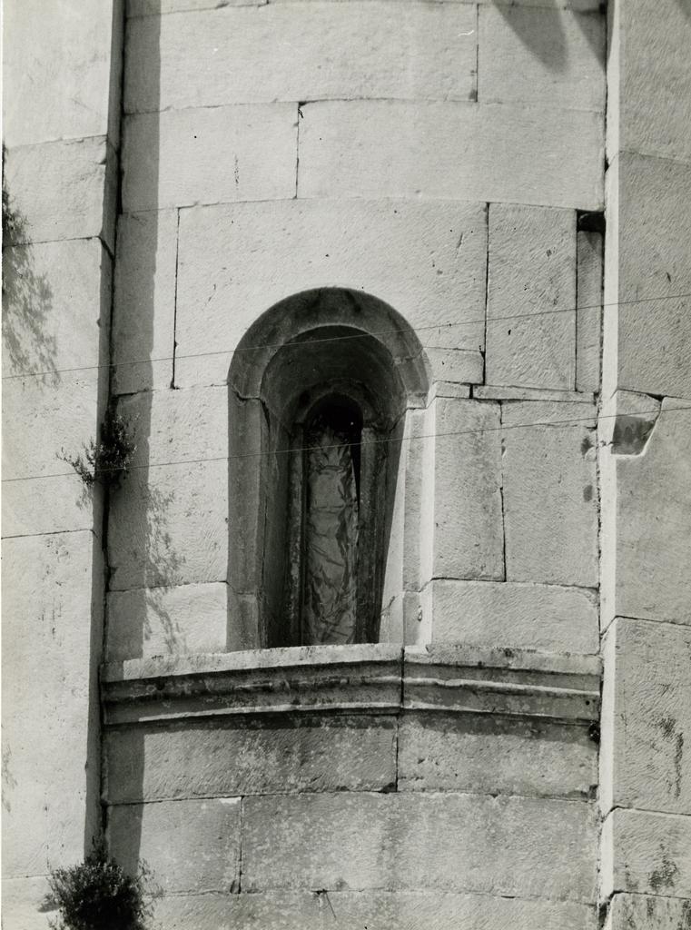 Università di Pisa. Dipartimento di Storia delle Arti , Lucca (dintorni). Chiesa di S. Michele in Escheto. Monofora dell'abside