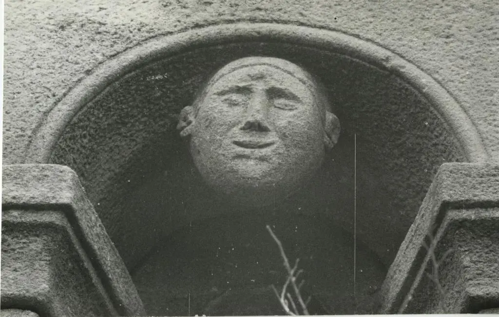 Anonimo , S. Leonardo a Treponzio: manufatto decorativo nella fiancata destra della chiesa