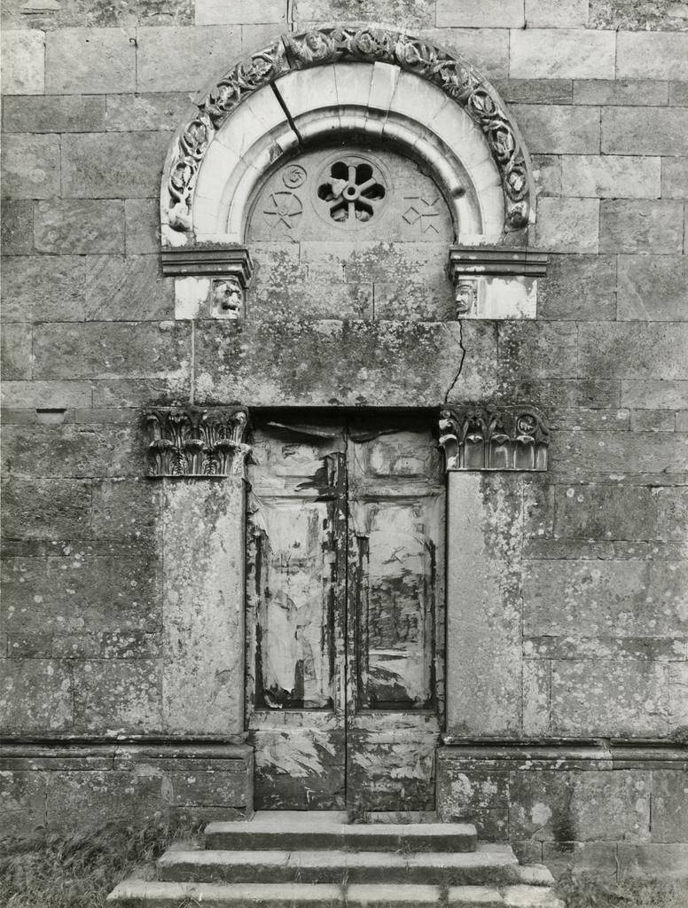 Università di Pisa. Dipartimento di Storia delle Arti , S. Leonardo in Treponzio: portale