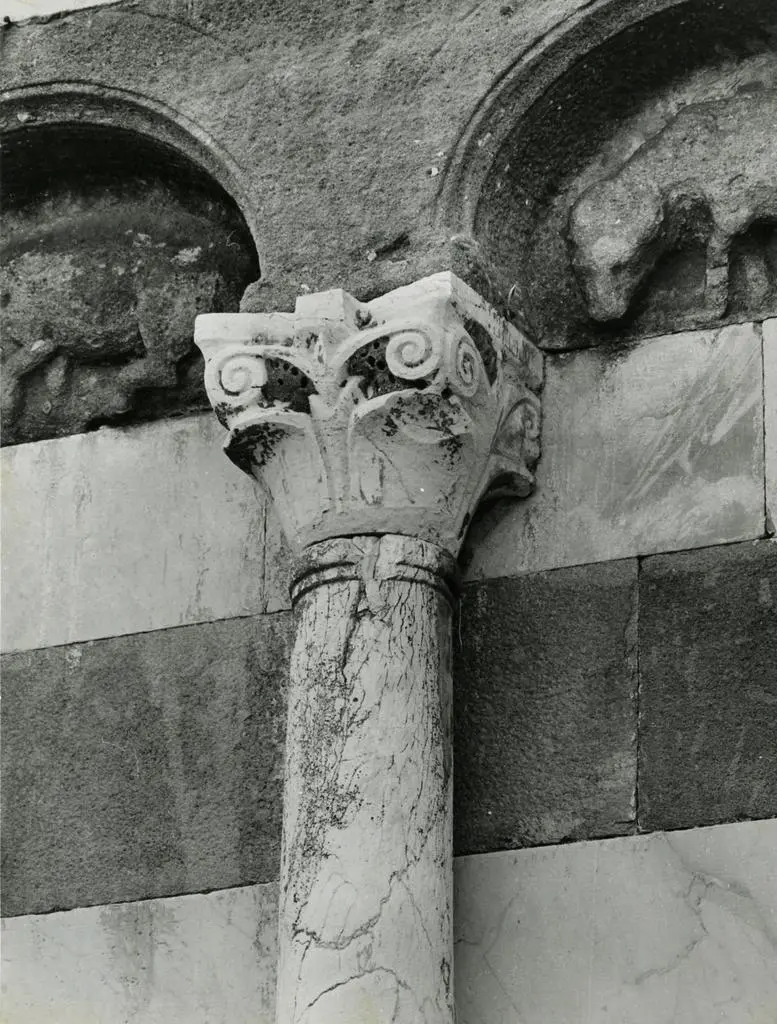 Universit&agrave; di Pisa. Dipartimento di Storia delle Arti , Lucca (dintorni) - Pieve S. Paolo: part. facciata