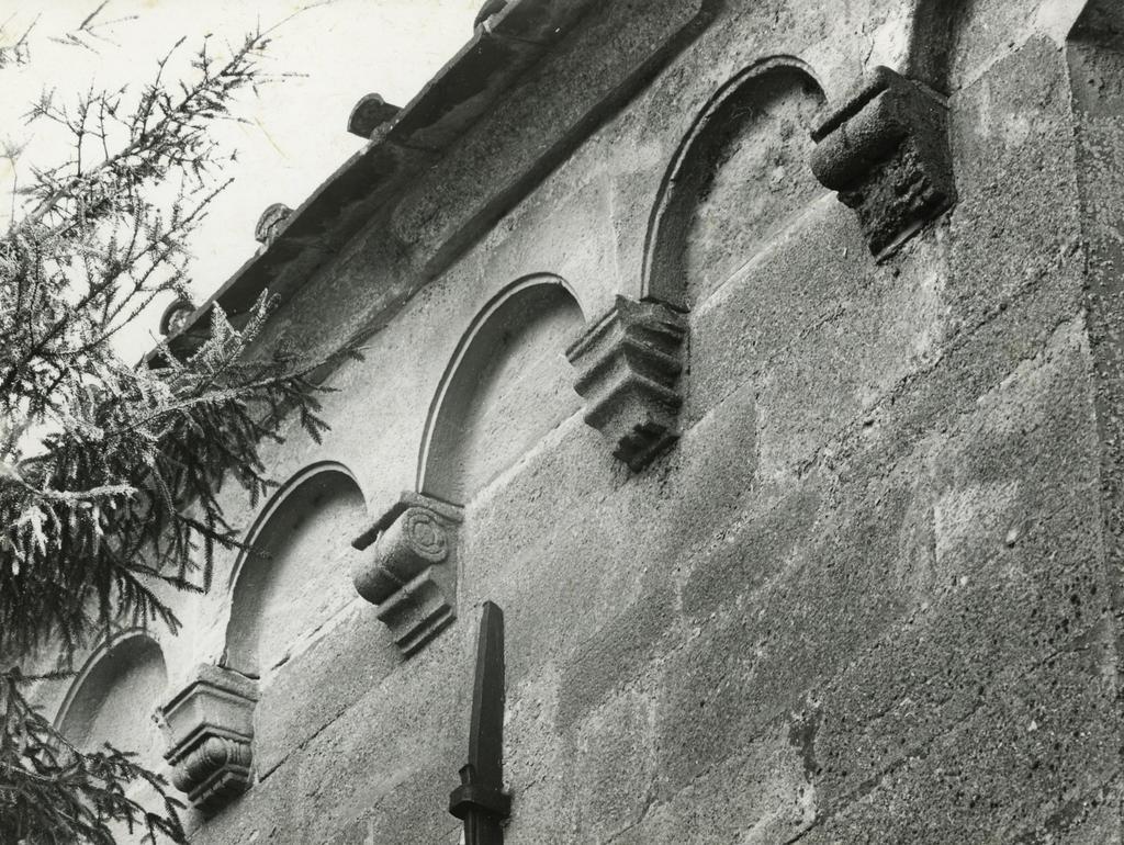 Università di Pisa. Dipartimento di Storia delle Arti , Lucca (dintorni) - Pieve S. Paolo: mensole fianco nord