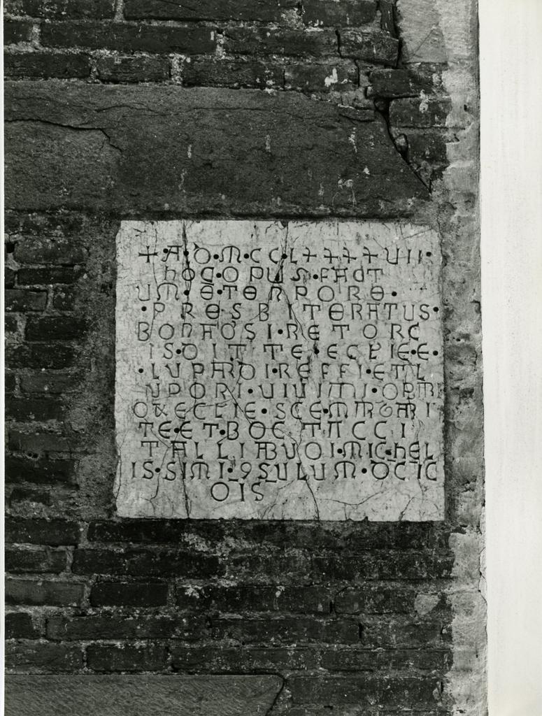 Università di Pisa. Dipartimento di Storia delle Arti , Lucca (dintorni) Chiesa di S. Margherita - iscrizione nel transetto destro