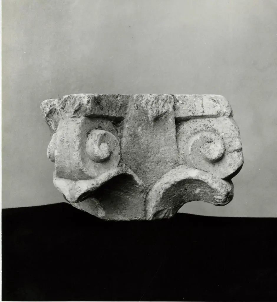 Anonimo sec. XI , Capitello figurato