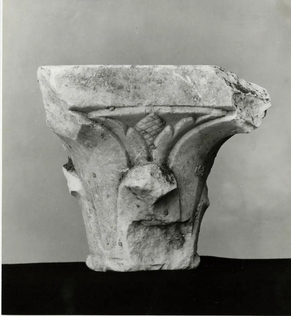 Anonimo sec. XI , Capitello figurato